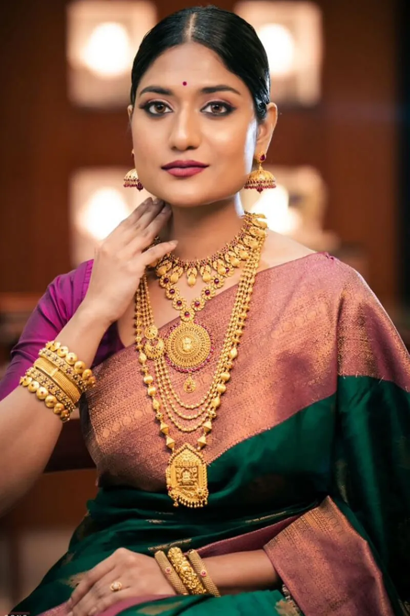 Elision Dark Green Soft Silk Saree With Dalliance Blouse Piece