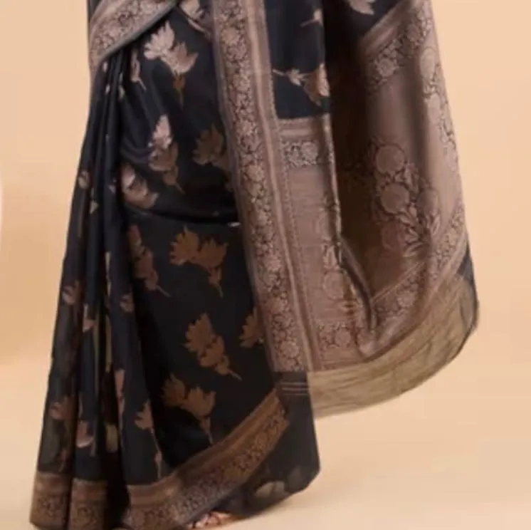 Evanescent Black Soft Silk Saree With Mellifluous Blouse Piece