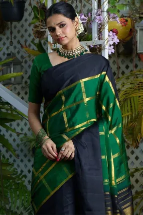 Luminous Dark Green Soft Silk Saree With Alluring Blouse Piece