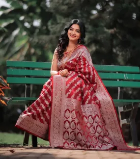 Phenomenal Red Soft Silk Saree With Redolent Blouse Piece
