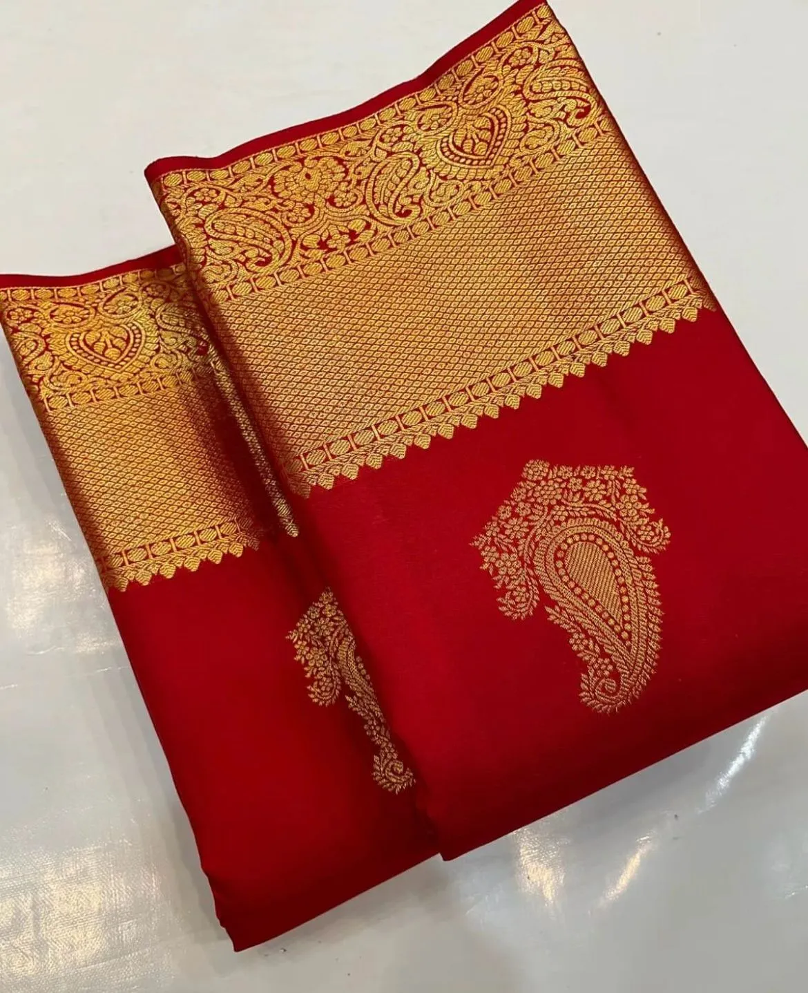 Ravishing Red Soft Silk Saree With Ornate Blouse Piece